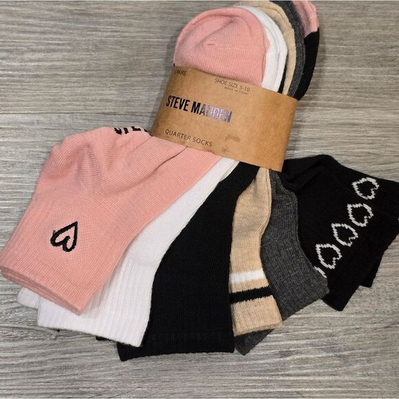 Steve Madden 6-PK Heart, Stripe, & Solid Quarter Socks - Picture 4 of 6